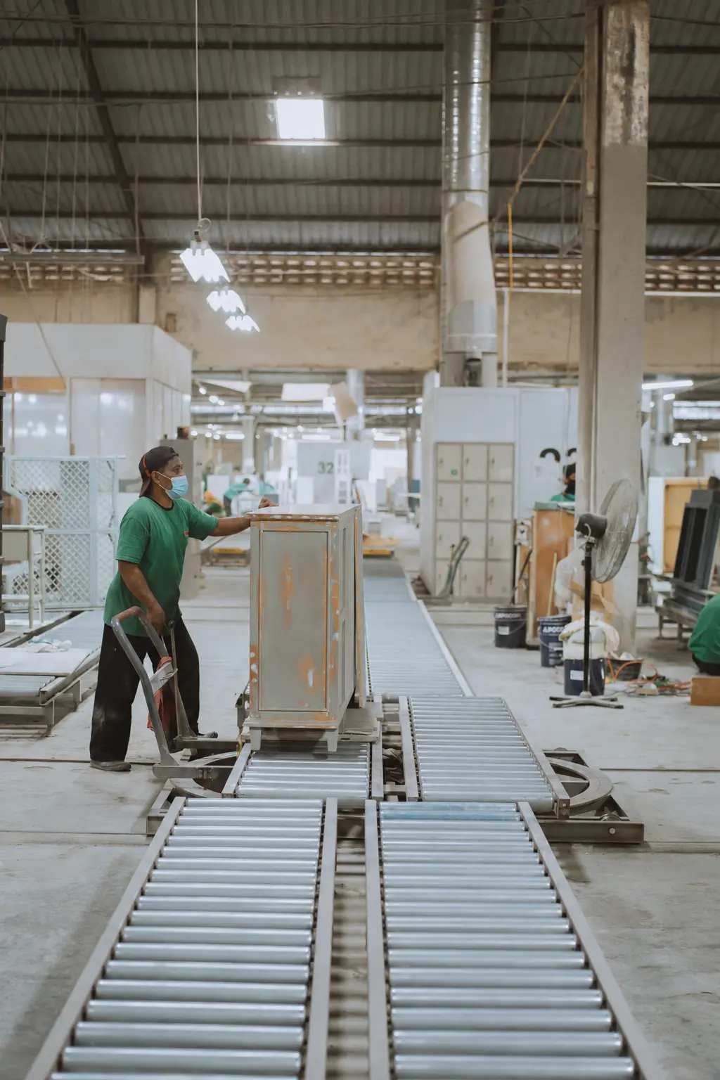 Proses finishing furnitur di pabrik PT INDEX
